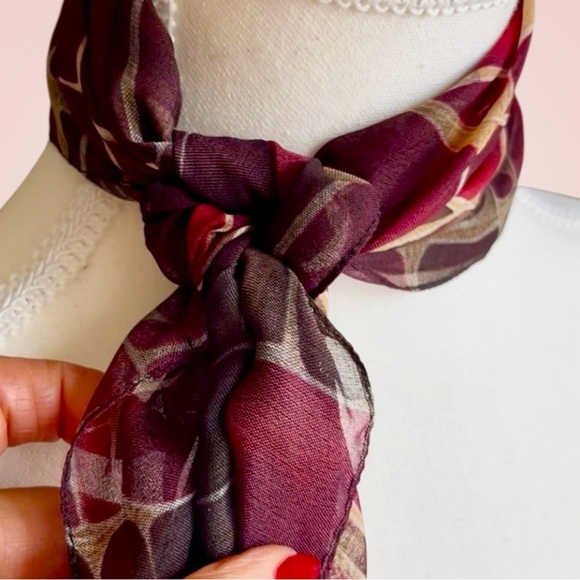 Elegant Red & Brown Patterned Scarf - Picture 2 of 13